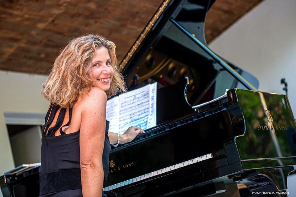 Elena Rozanova.jpg
